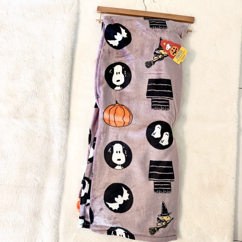 *NEW* Berkshire Peanuts Decorative Throw Blanket - Purple and Black